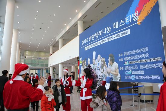 http://pds.joins.com/news/component/htmlphoto_mmdata/201612/19/htm_2016121910377847371.jpg